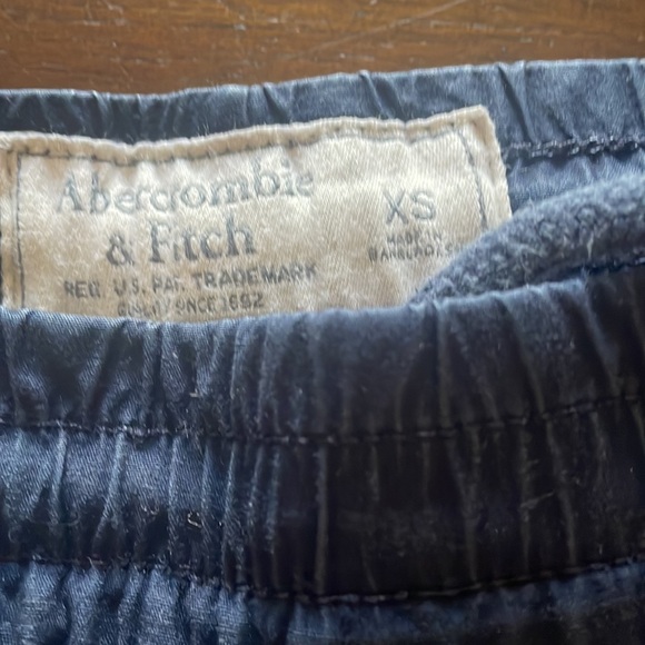 Abercrombie & Fitch  mens  extra small shorts - Picture 2 of 5